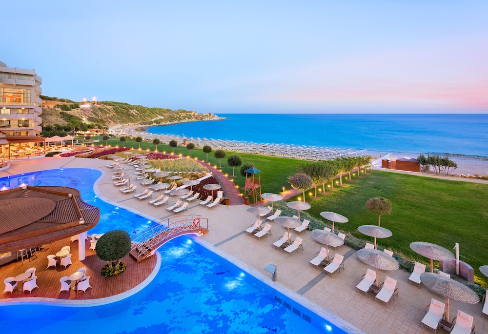 Elysium Resort and Spa 2/38