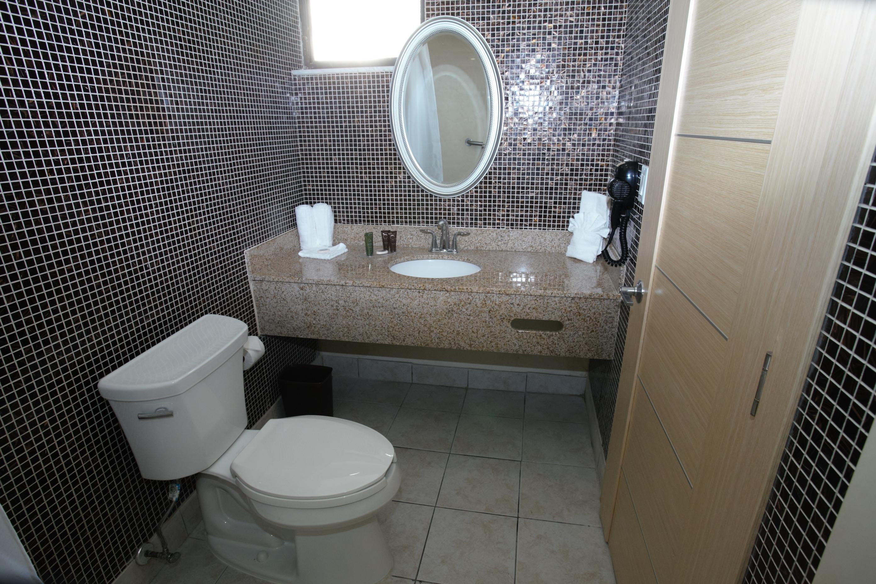 غرفة قياسية رباعية، The Garden Hotel and Resort 3/3