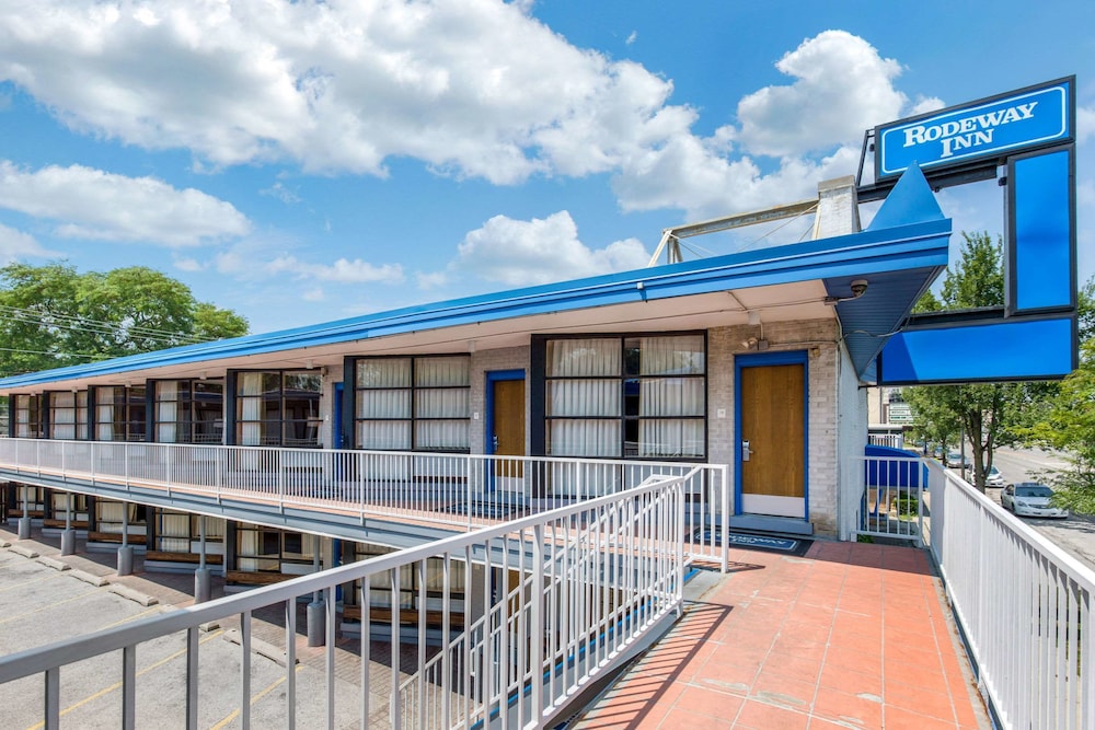 Rodeway Inn Chicago North Shore - Lincolnwood photo1
