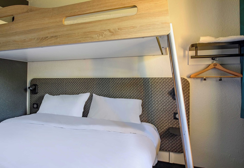 غرفة قياسية ثلاثية بسرير مزدوج وسرير فردي، B&B Hotel Nimes Caissargues 4/5