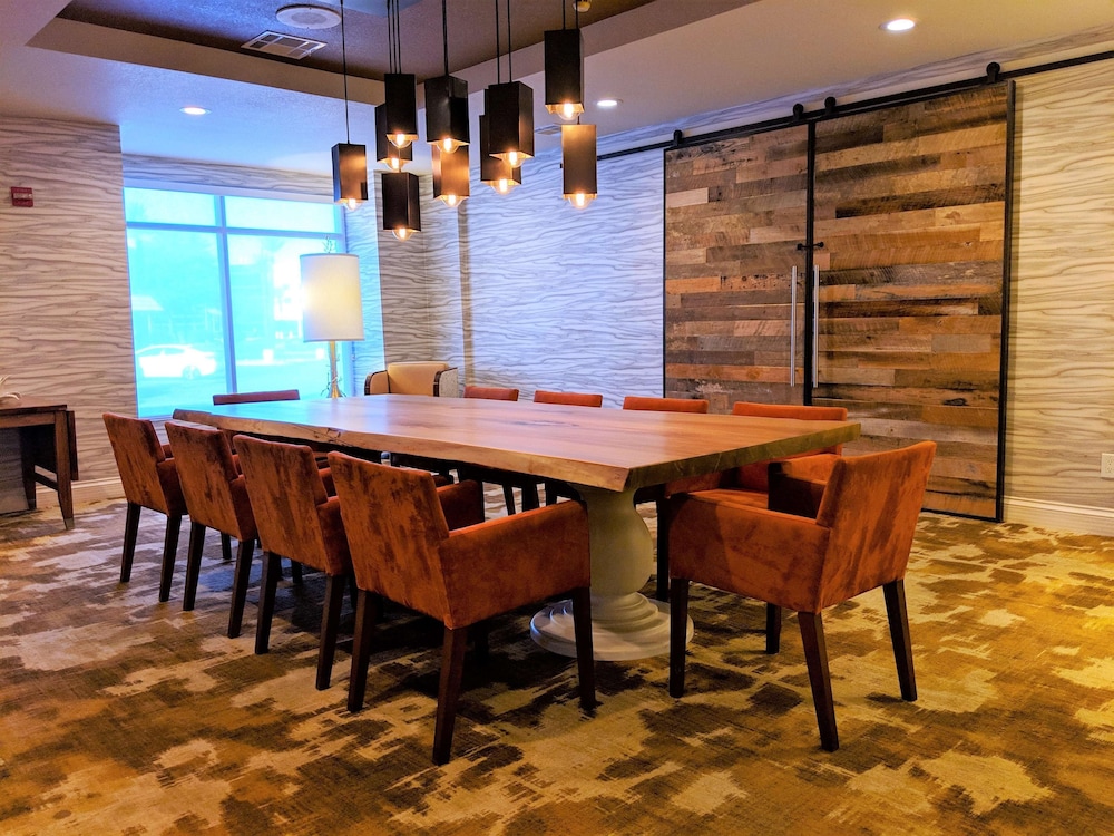 Hilton Garden Inn Phoenix Airport 46/53