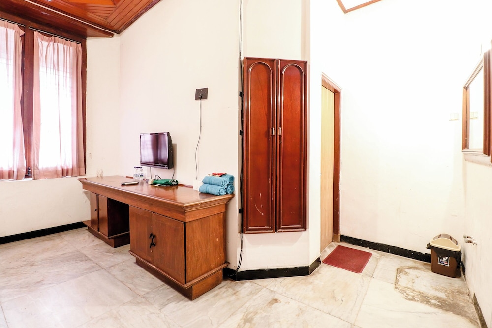 Hotel Limaran 11/77