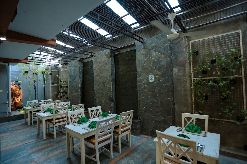 Loji Hotel Solo 46/64