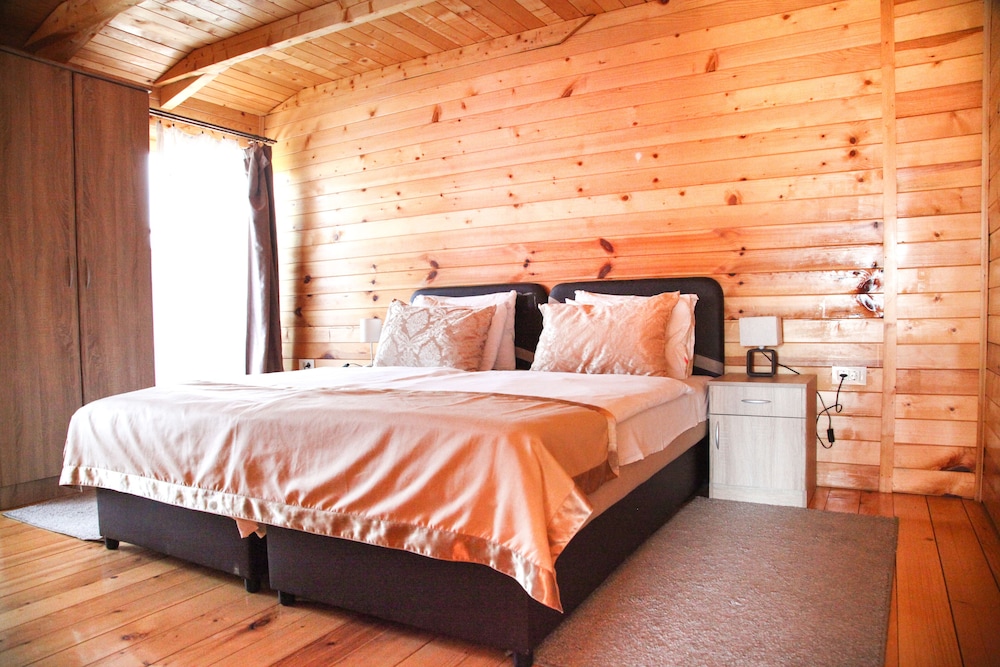 2 BEDROOMS, SUPERIOR, APARTMENT