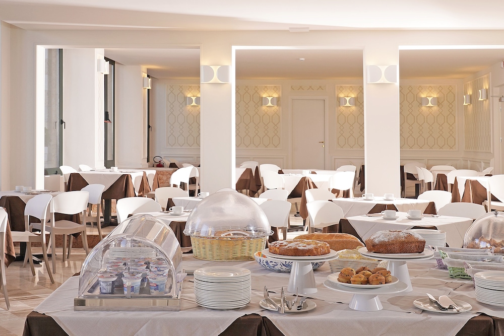 Du Lac Hotel 54/69