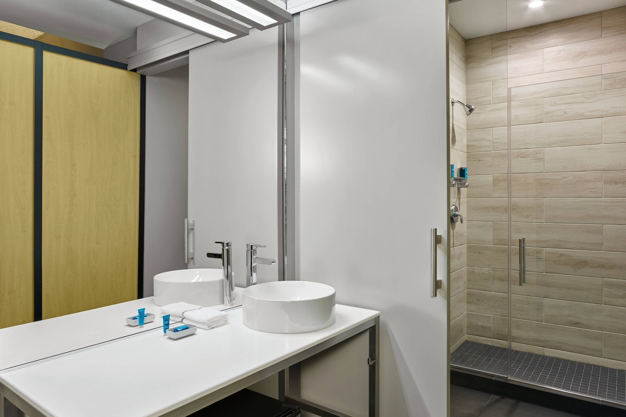 Aloft, King Bed، ALOFT MIAMI AIRPORT 3/3