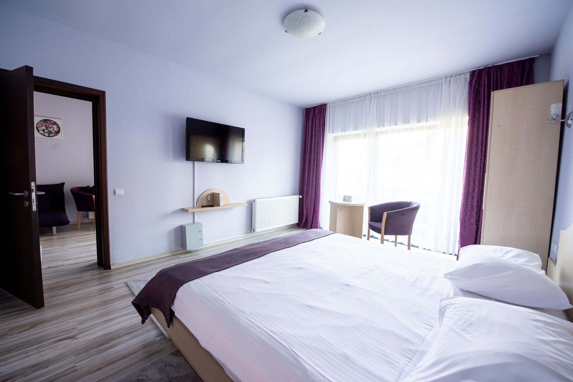 SUPERIOR, KING BED