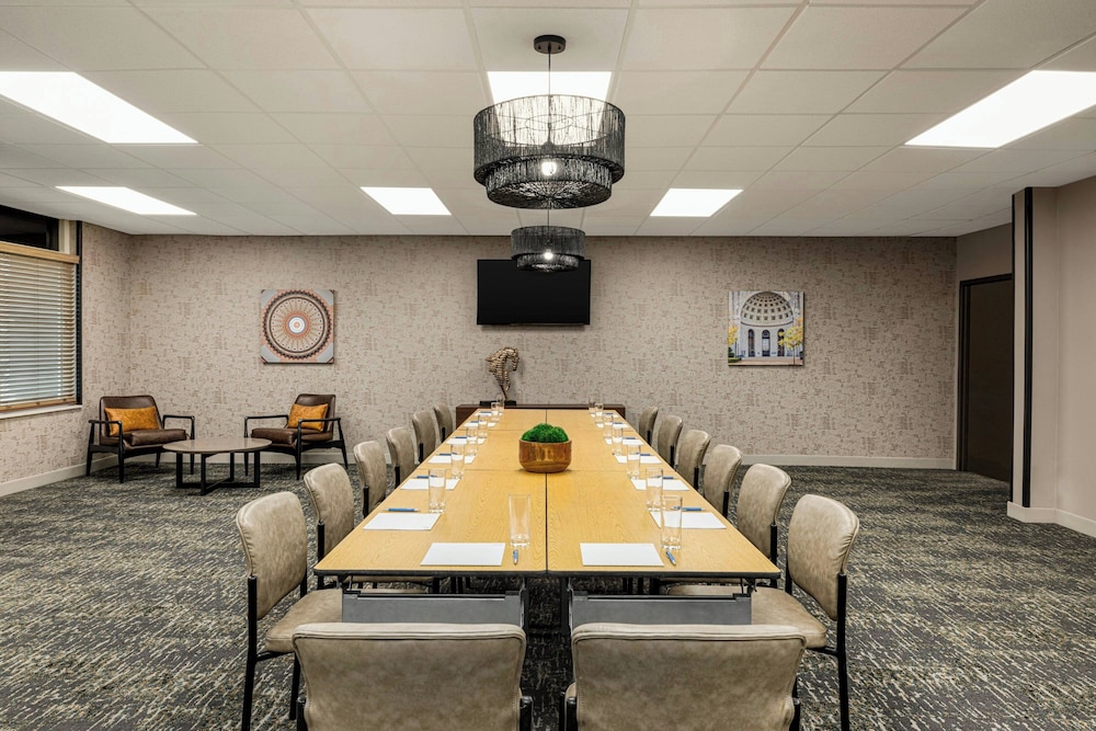 Four Points by Sheraton Columbus - Polaris 46/52