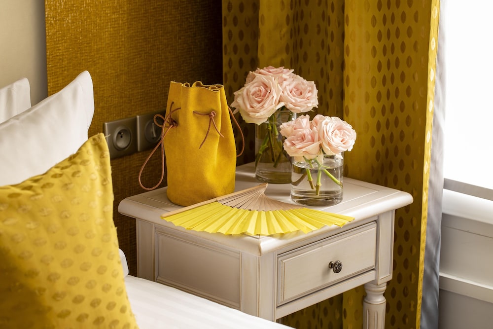 Hotel Plaza Elysees 25/50