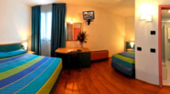 غرفة ثلاثية، Hotel Vela 3/7