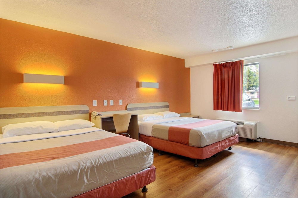 Motel6 Middleburg Heights, OH - Cleveland 17/49