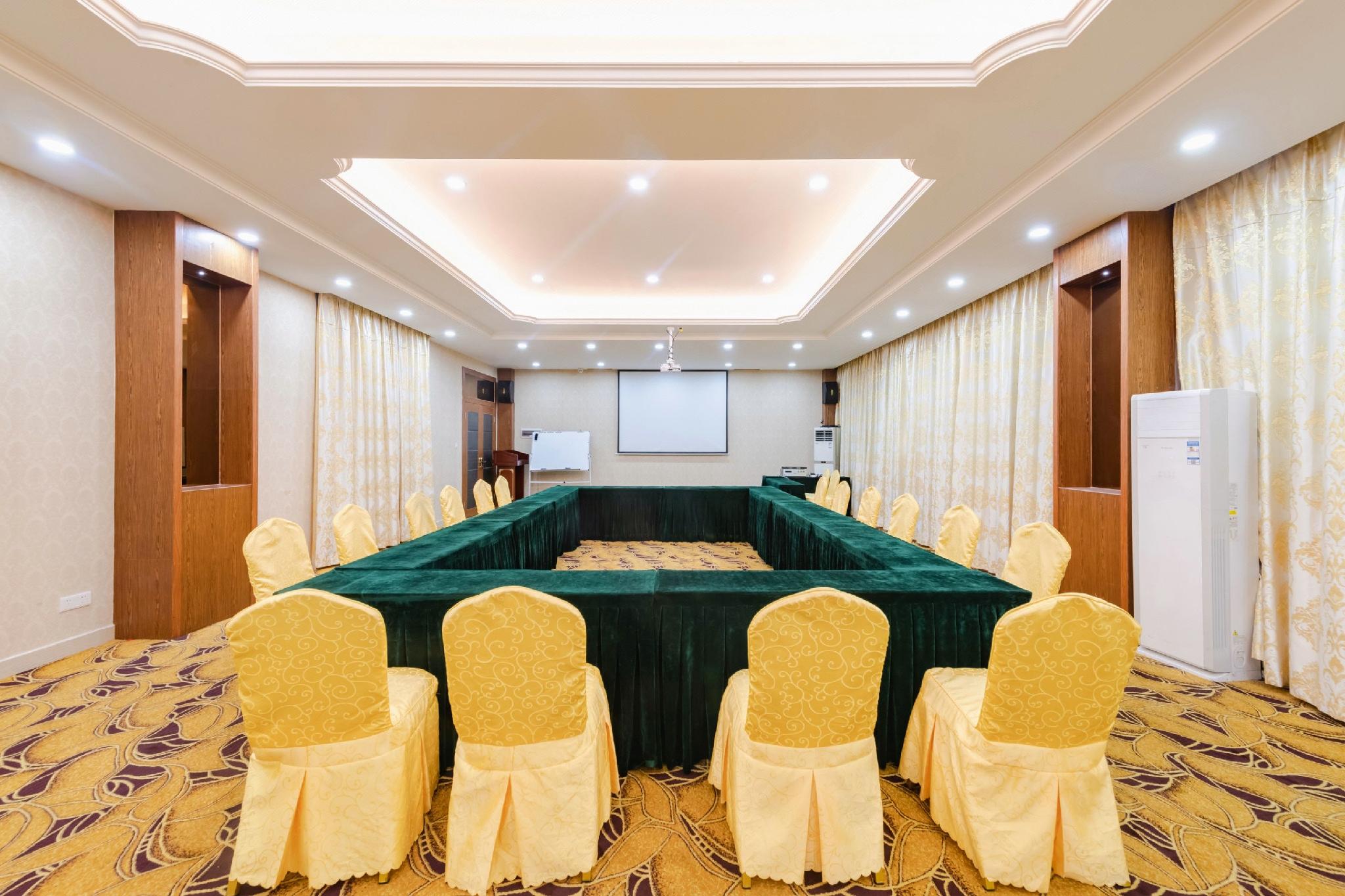 Vienna Hotel (Shenzhen Shiyan Shilong Community) 37/49