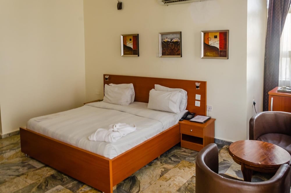 3j Apos S Hotel Ltd 11/64