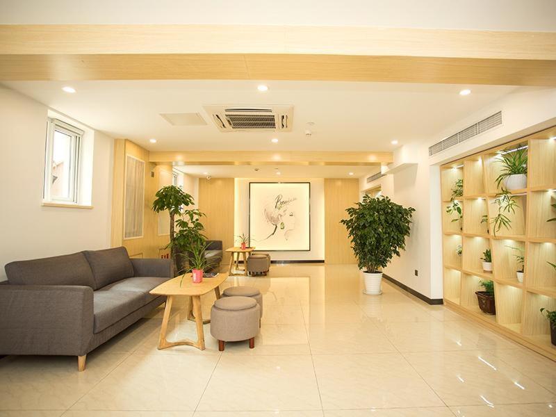 7 Day Superior Hotel (Guomao Jinsong Subway Station) 30/45