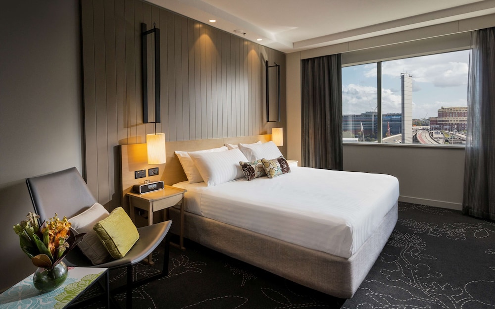PARKROYAL DARLING HARBOUR 18/73