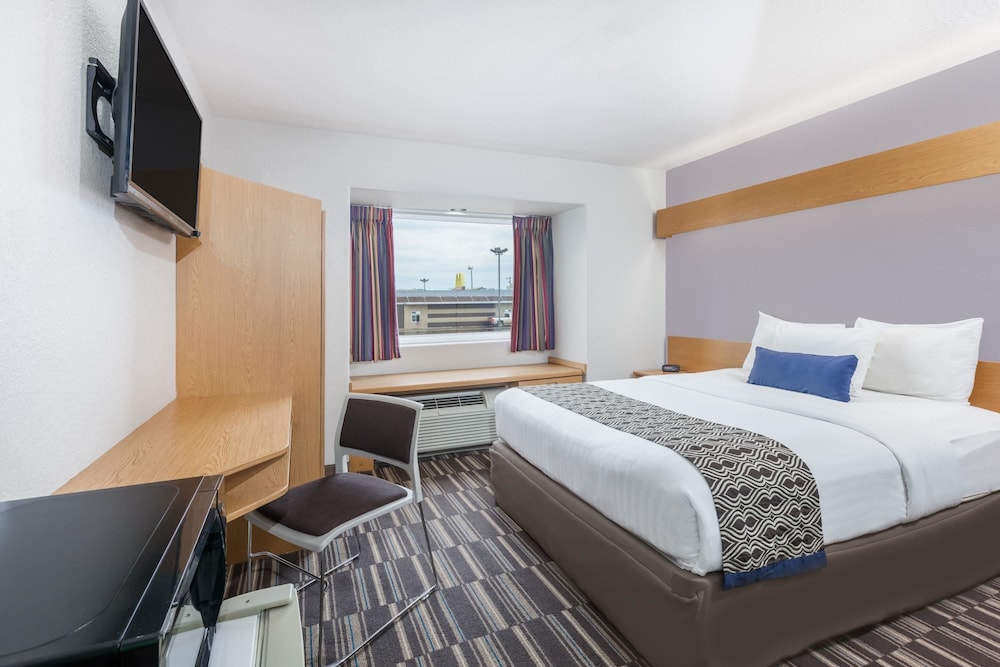 Room, Queen Bed, Accessible