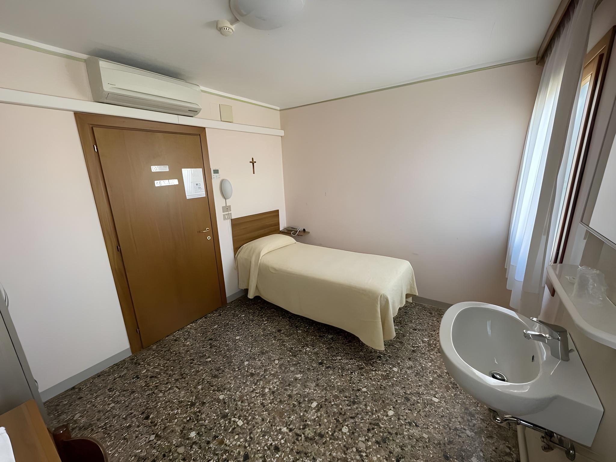 1 Bedroom, External, Single, Private Bathroom