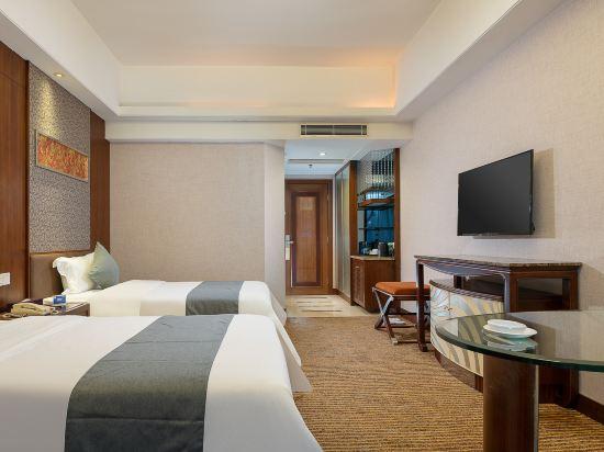 Comfortable, Twin Beds، The Clipper Hotel 2/2