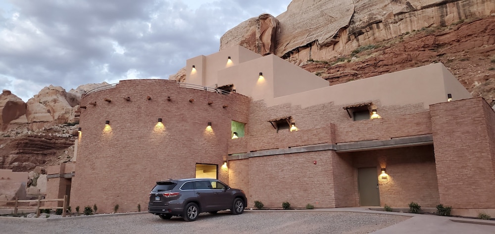 Bluff Dwellings Resort 11/67