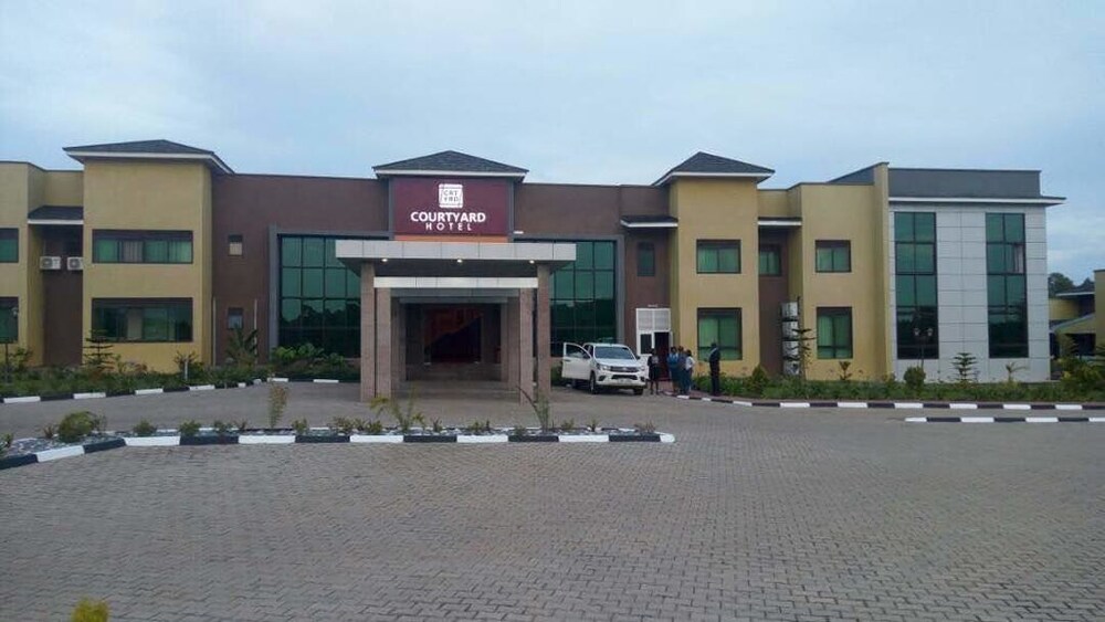 Courtyard International Hotel 36/40