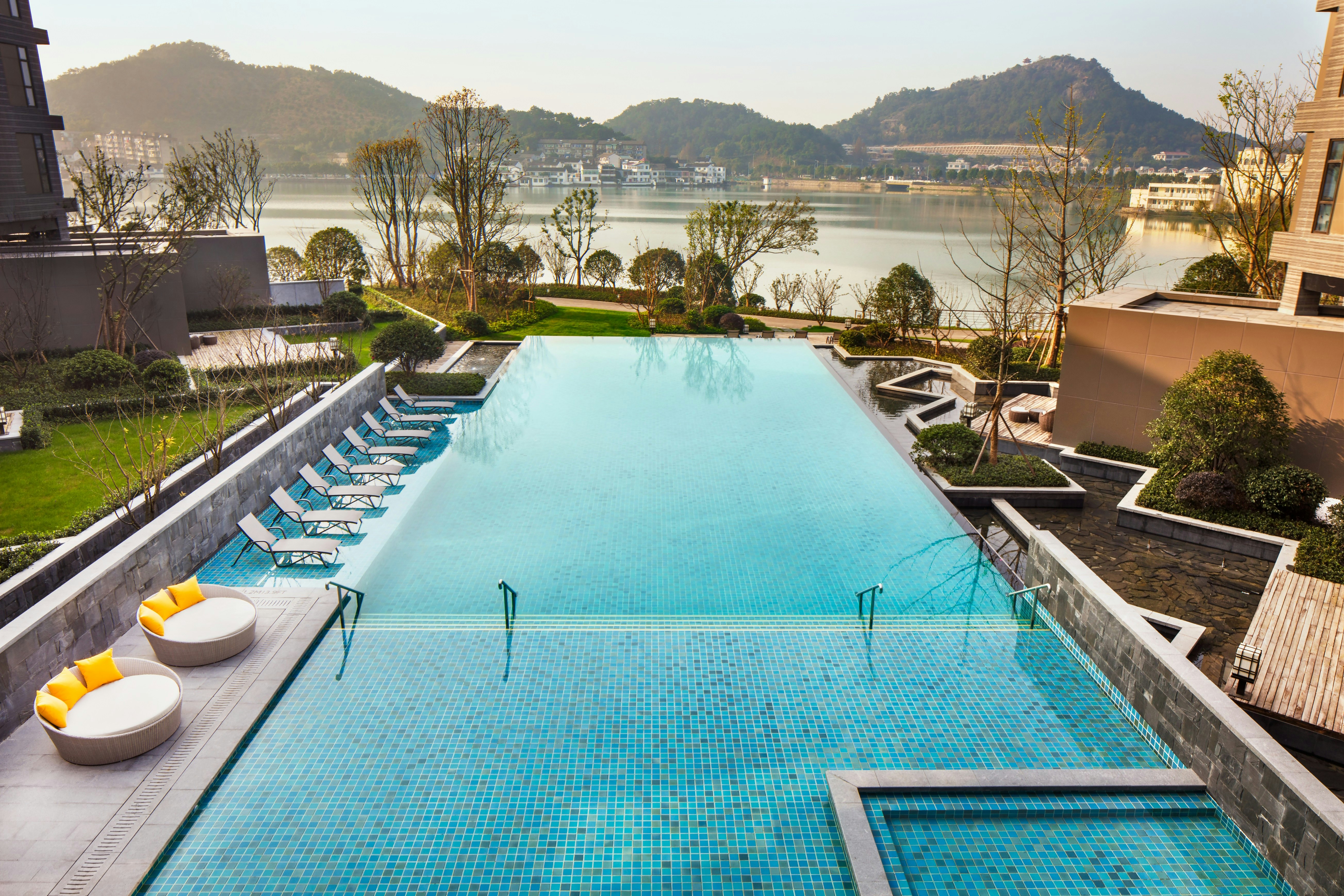 Hilton Ningbo Dongqian Lake Resort 13/41