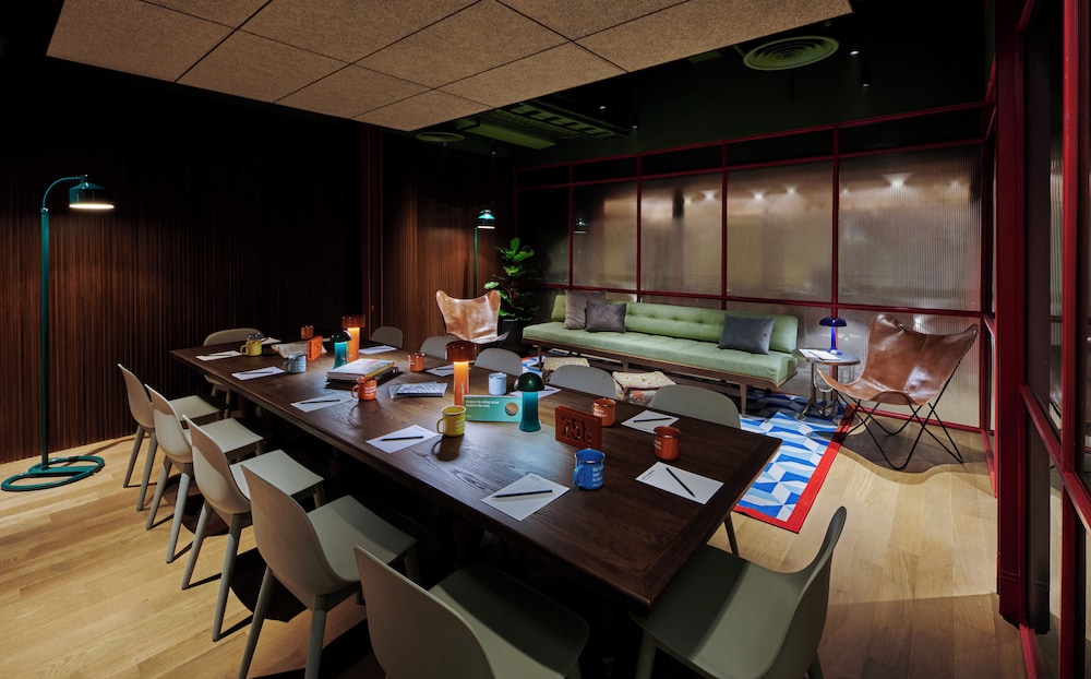 25hours Hotel Jakarta The Oddbird 30/50
