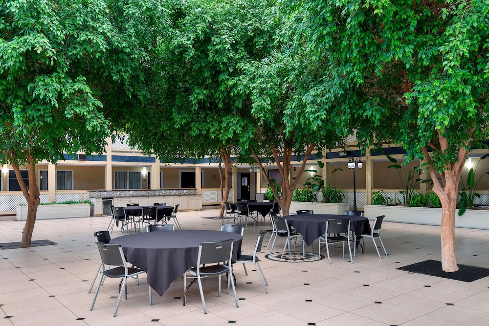 Travelodge by Wyndham Indianapolis Speedway 46/50