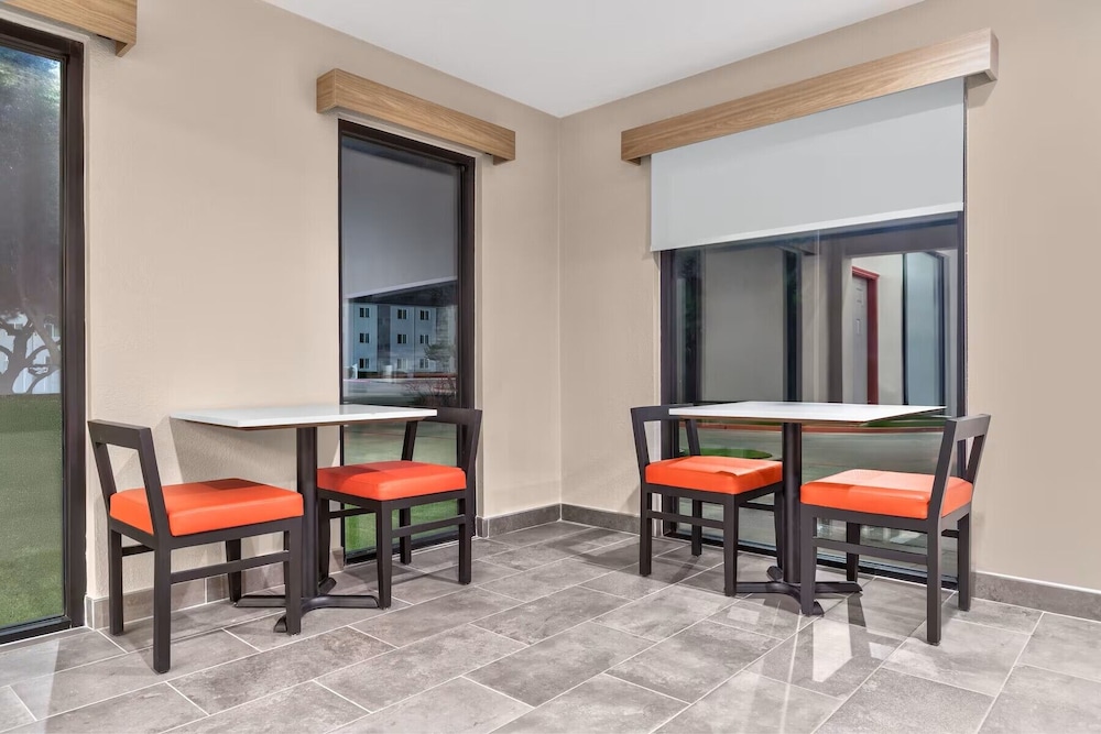 Hawthorn Extended Stay by Wyndham Irving DFW North 56/69