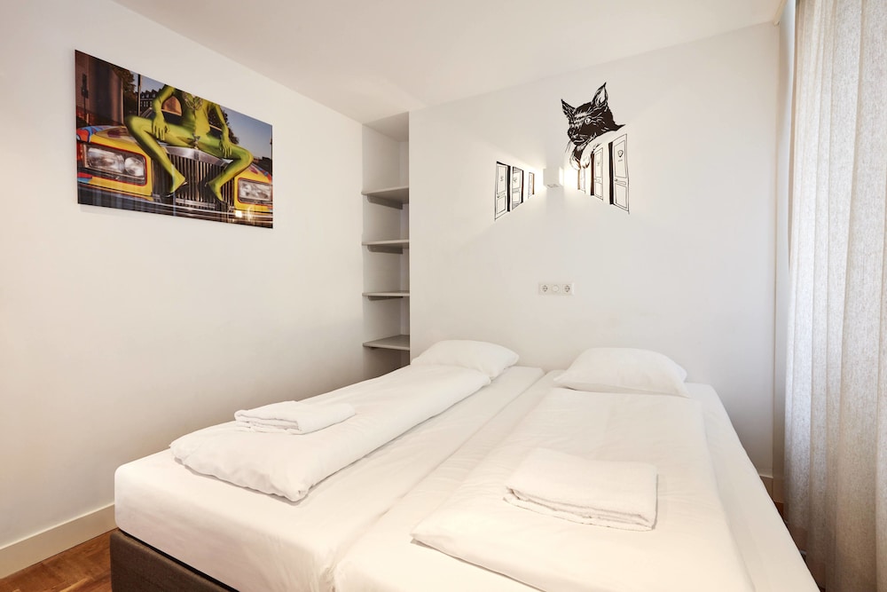 Hotel Not Hotel 24/77