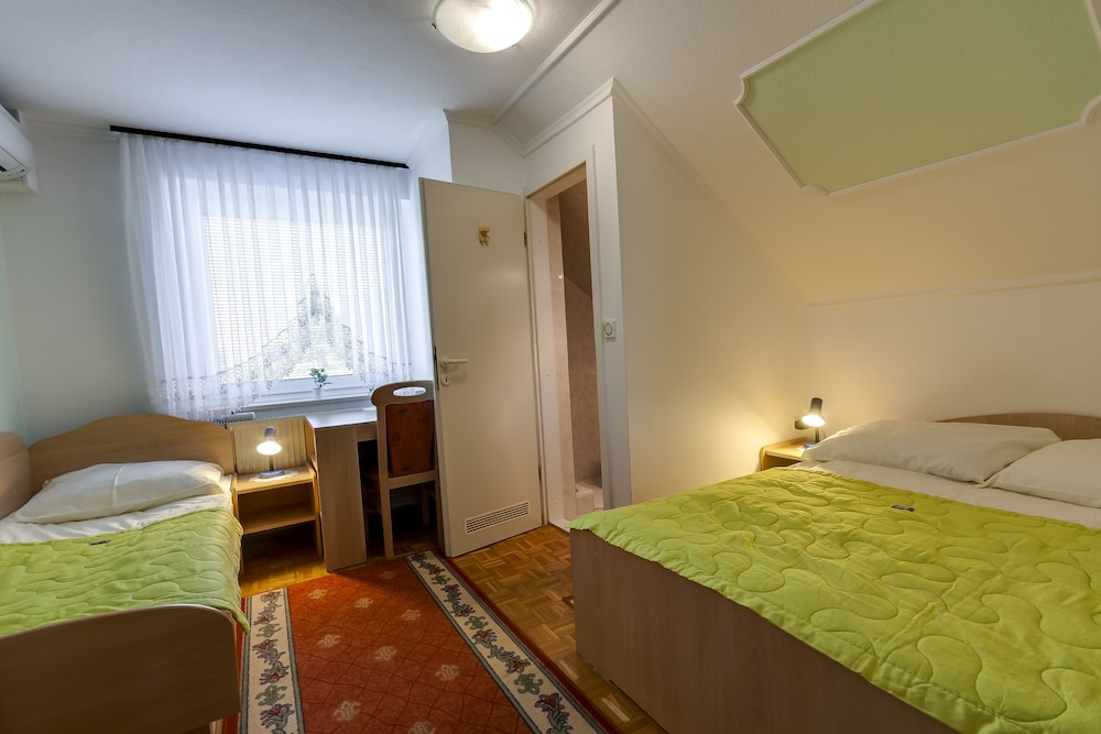 Rooms and Apartments Jana 15/76