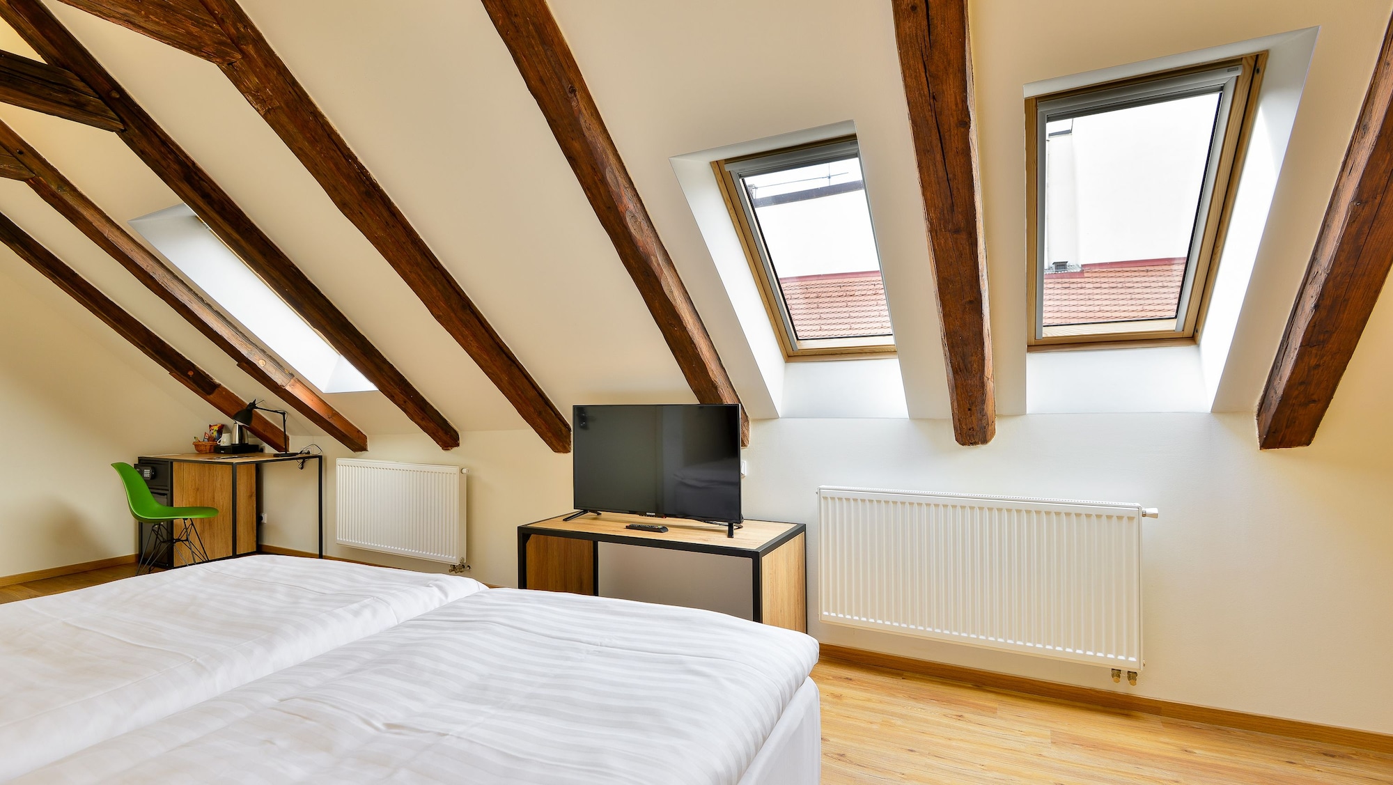 ROOF TOP, SUPERIOR, DOUBLE BED