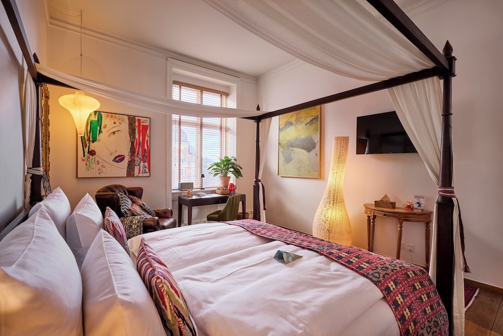 Superior, Queen Bed