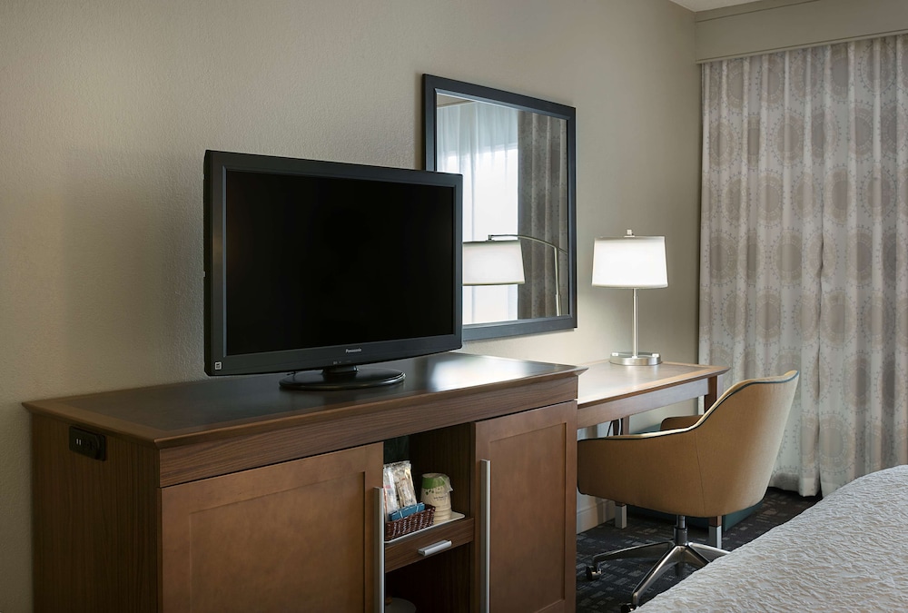 Hampton Inn Suites Charlotte Pineville 42/51