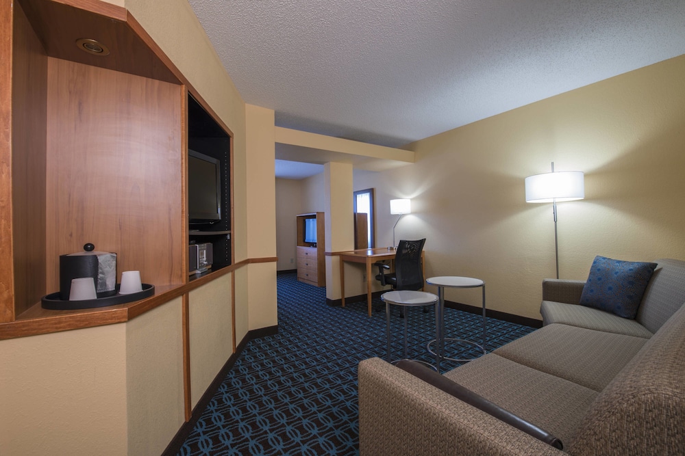 Fairfield Inn And Suites By Marriott Greenwood 32/47