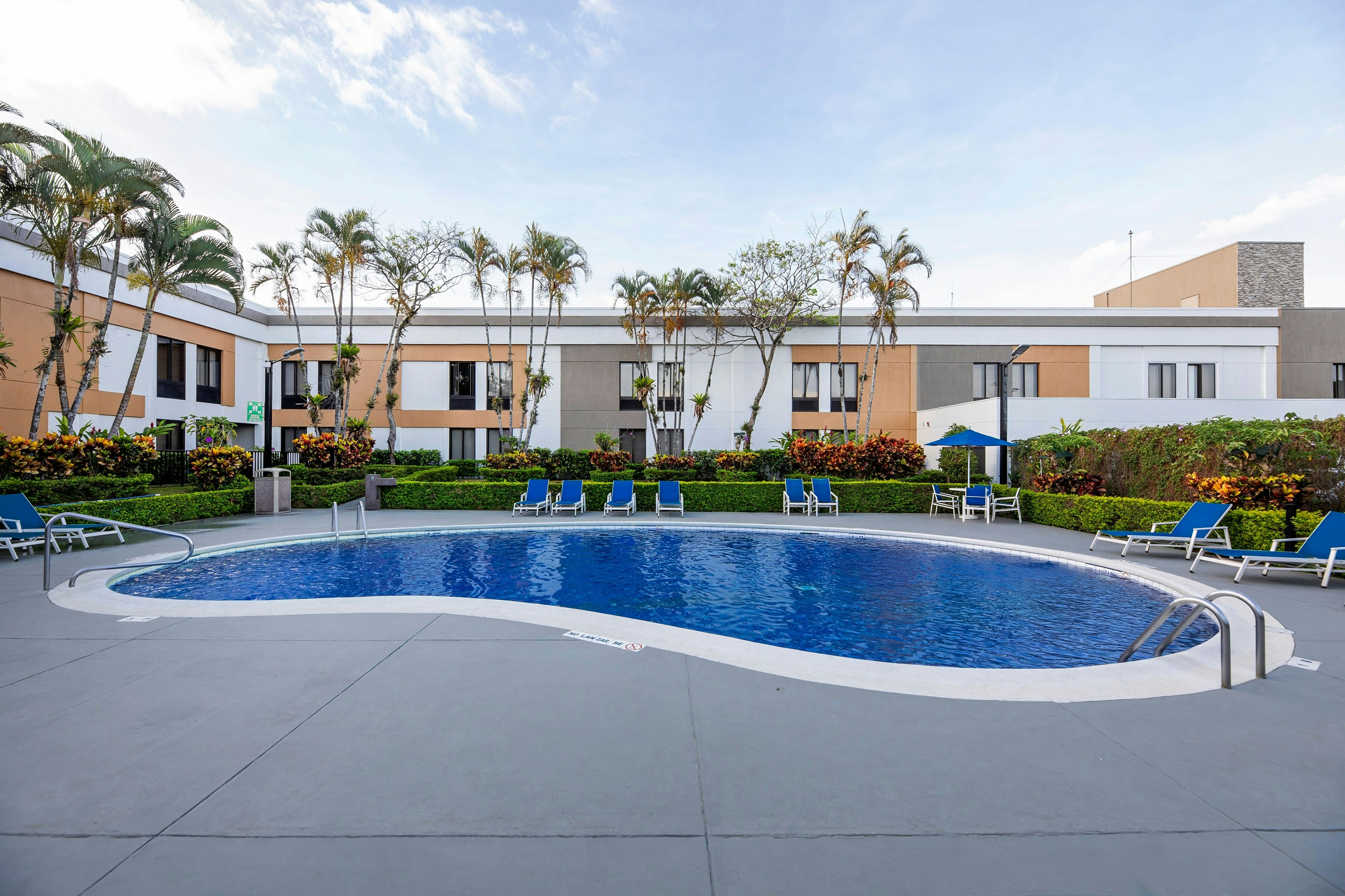 Holiday Inn Express San Jose Costa Rica Airport 50/50