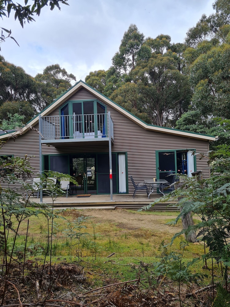 HUON BUSH RETREATS 4/50