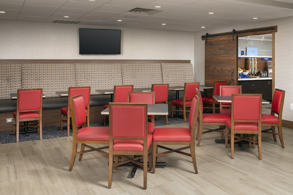 Holiday Inn Express Suites Annapolis 47/49