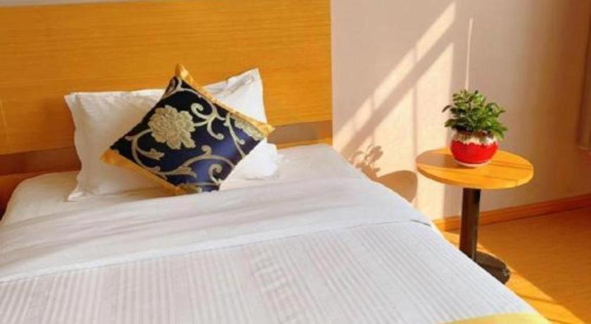 GreenTree Inn ShangHai Fengxian District XiaoTang Road Hotel 35/50