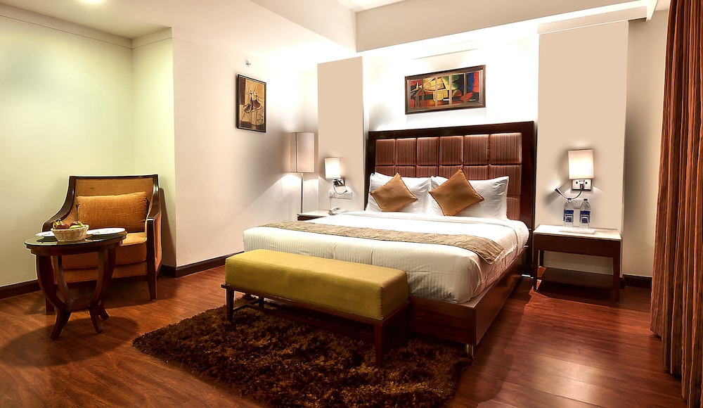 The Golden Plaza Hotel Spa 2/35