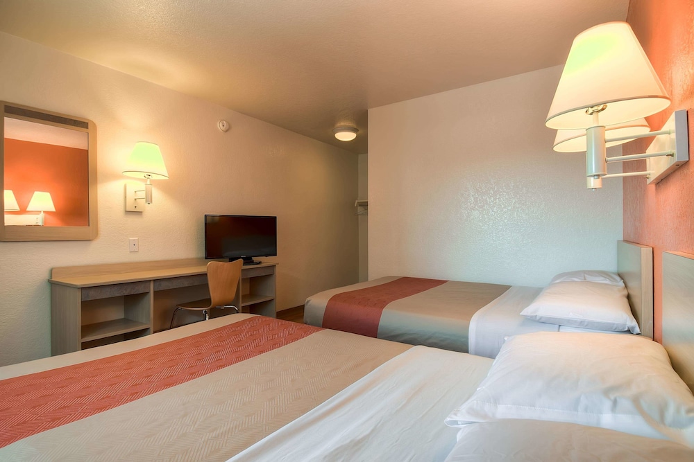 Motel6 Westminster, CA - South - Long Beach Area 25/43