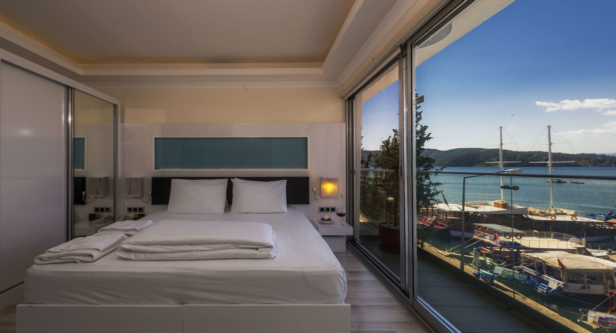 STANDARD, SEA VIEW