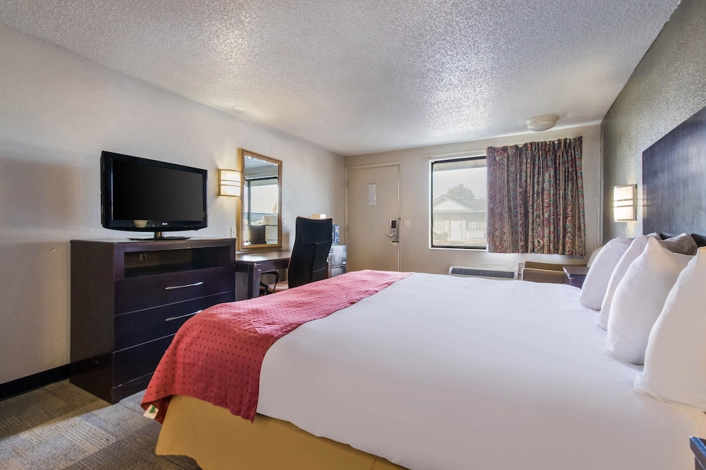 Rodeway Inn Near Hall Of Fame 20/36
