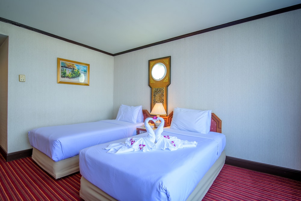 Alexander Hotel 16/50