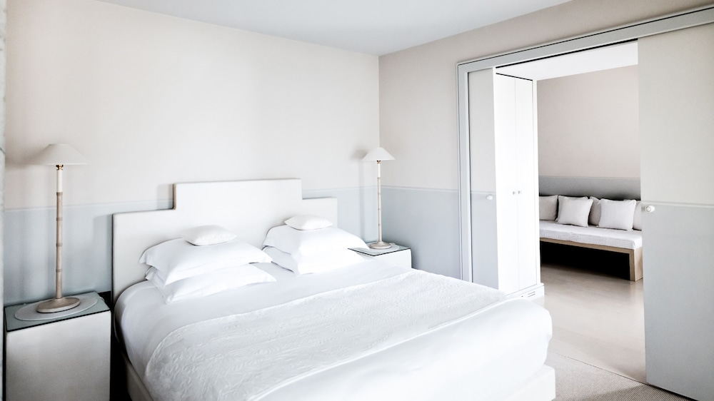 Suite, King Bed, Eiffel View