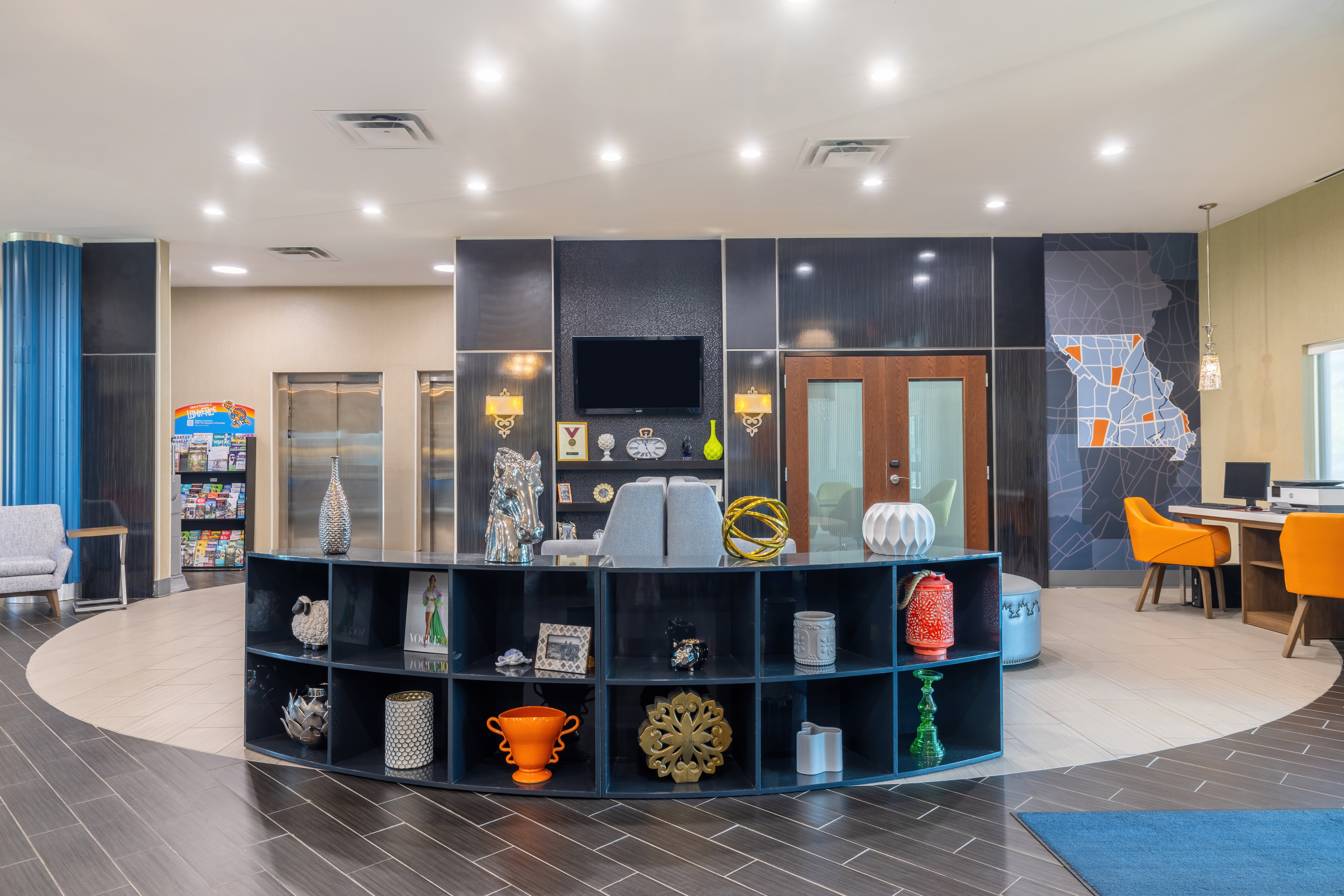Holiday Inn Express Hotel Suites Kansas City Airport 44/72