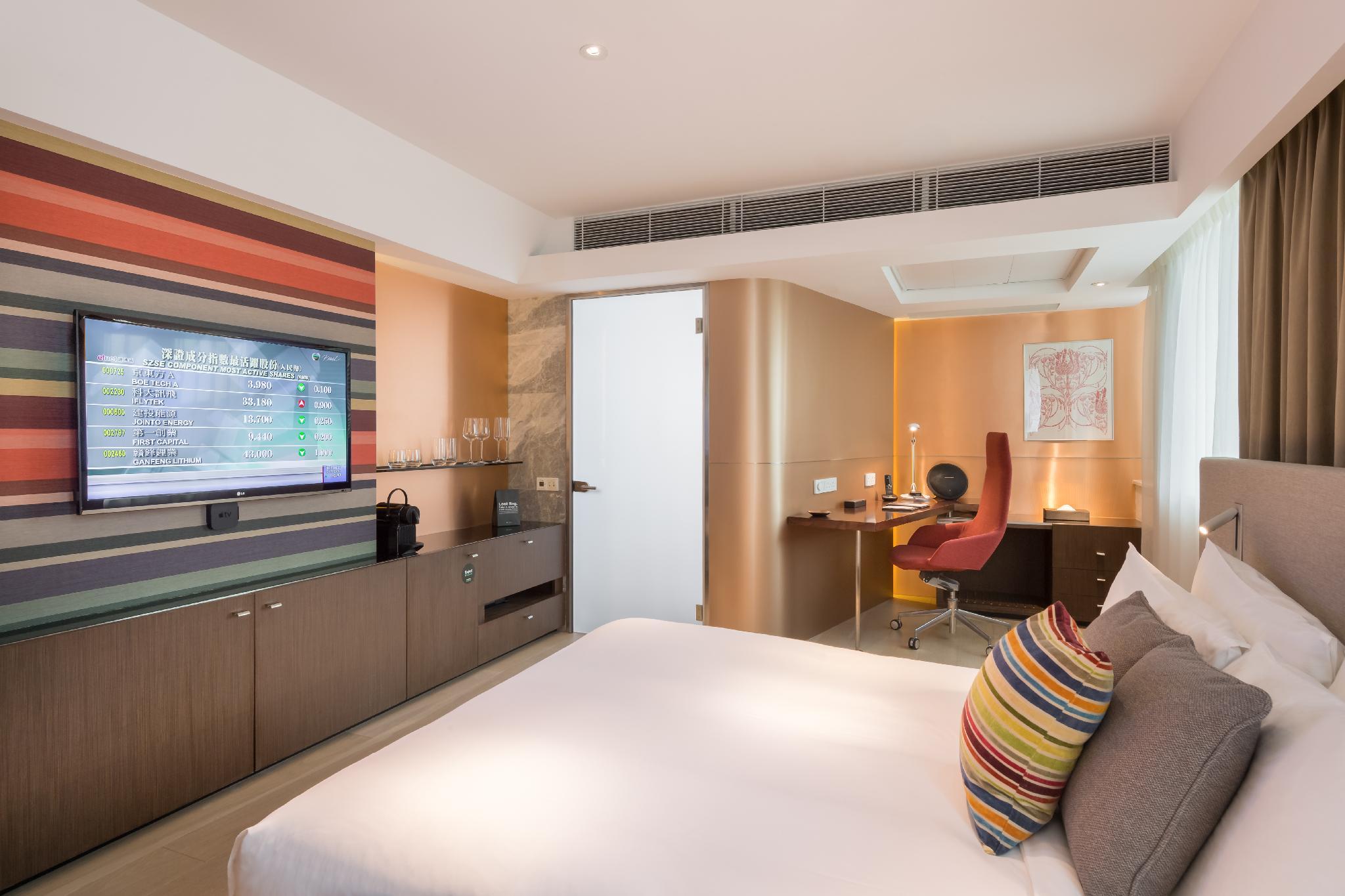Gold, Queen Bed، Ovolo Central 3/3
