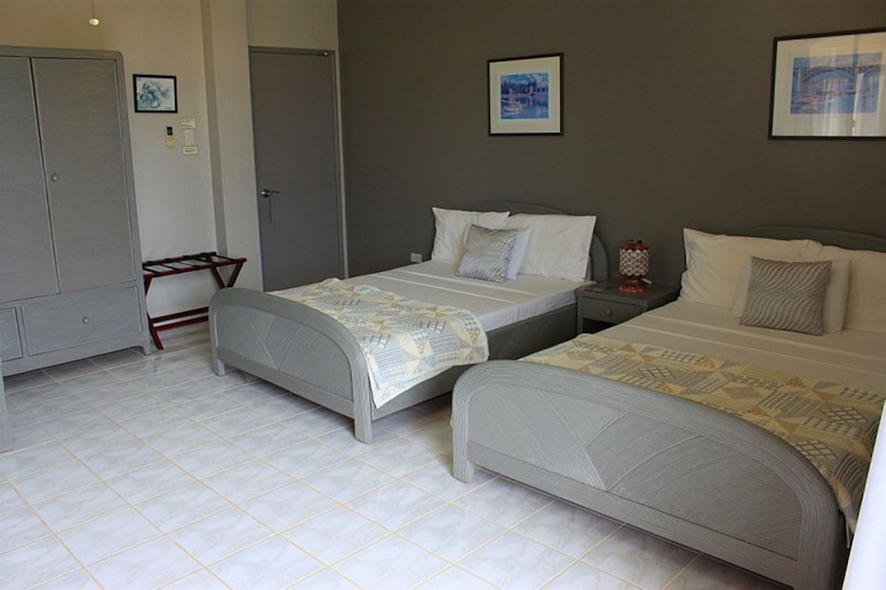 Linaw Beach Resort 32/73