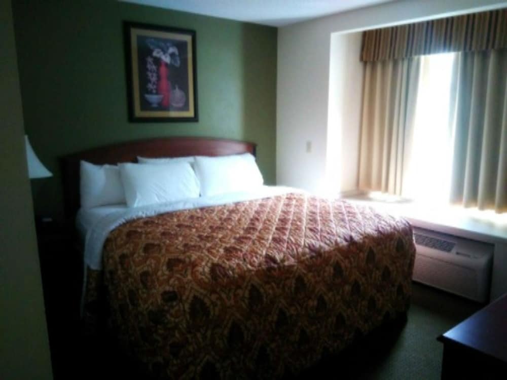 Quality Inn & Suites Prestonsburg next to Mountain Arts Center 23/42
