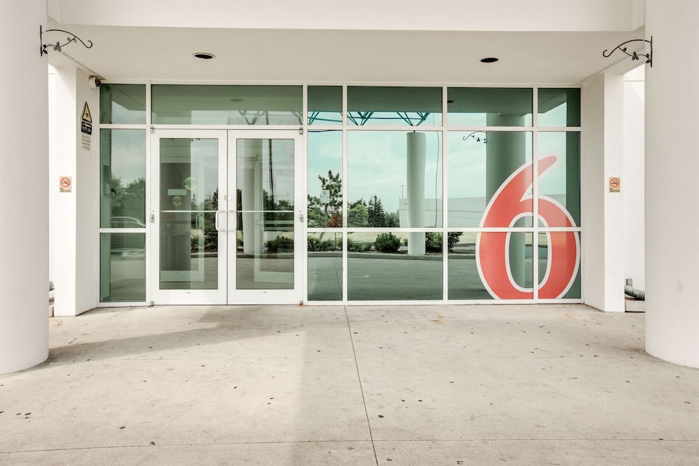 Motel6 Brampton, ON - Toronto 26/33