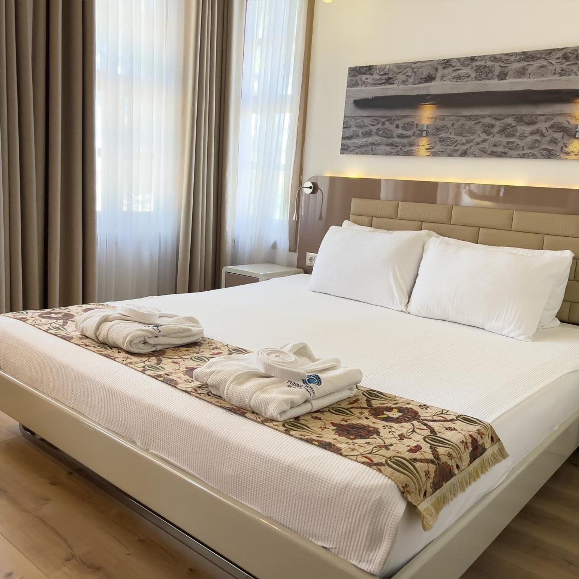 Standard, Double Bed, Lateral Side Sea View